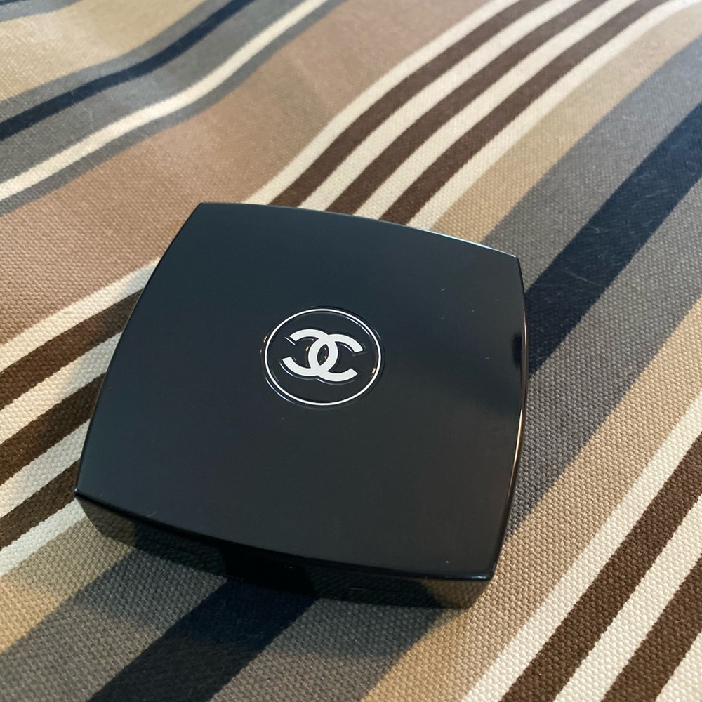 Chanel blurry green quad